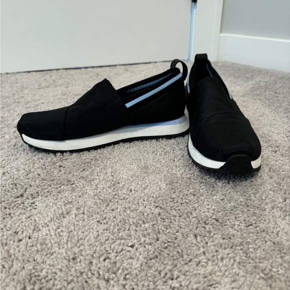 Tom’s black slip-ons - Picture 4 of 4